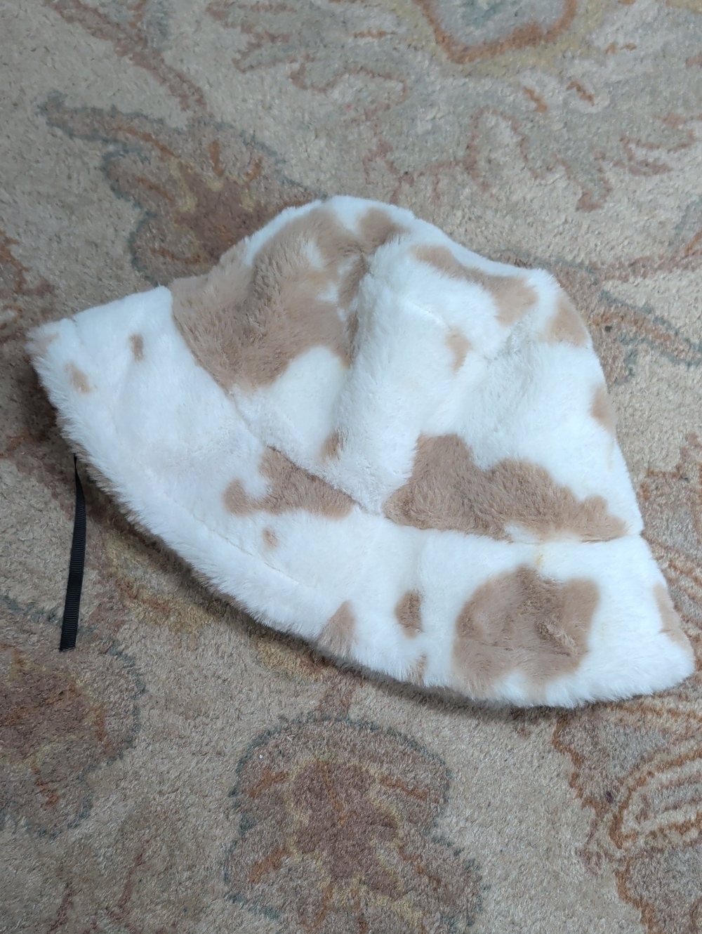 Cow Print Faux Fur Bucket Hat For Women— Cream and Tan